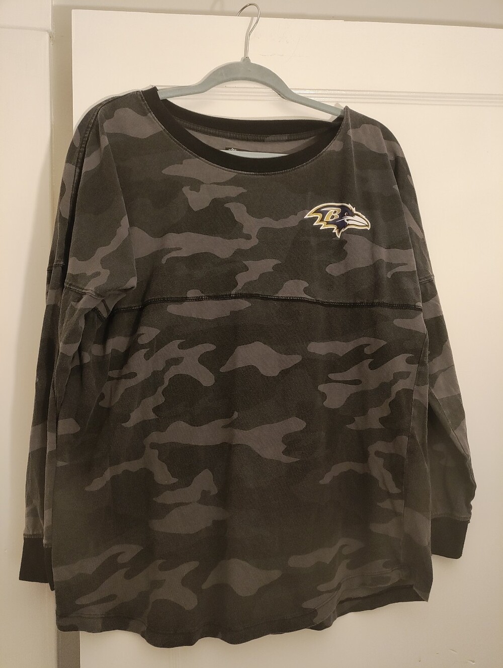 Baltimore Ravens NFL Team Apparel Women’s L Camo Long Sleeve Football Shirt